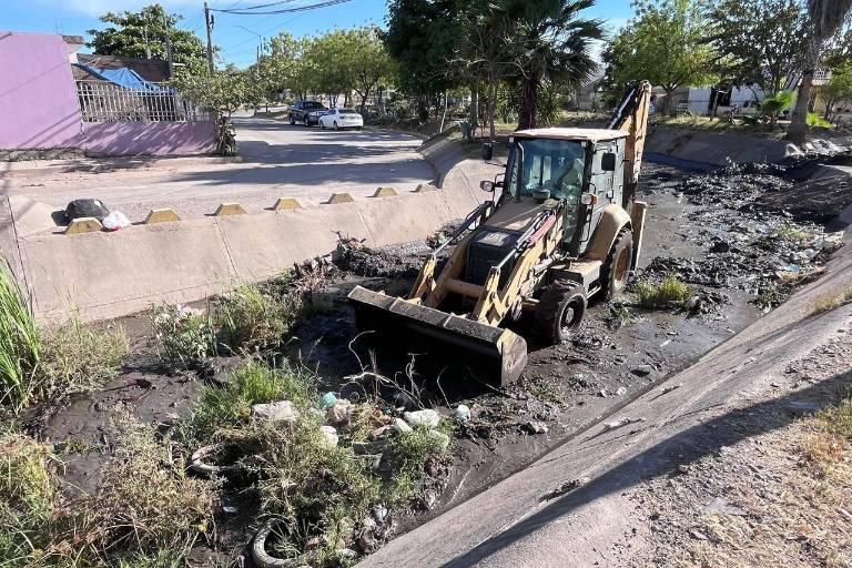 Contrata Gobierno de Culiacán servicios de limpieza y desazolve de arroyos en sindicaturas y comunidades