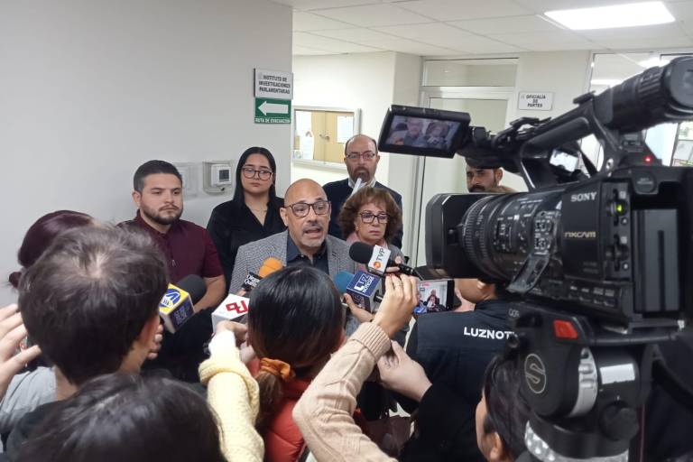 Universitarios presentan en el Congreso iniciativa para reformar Ley Orgánica de la UAdeO