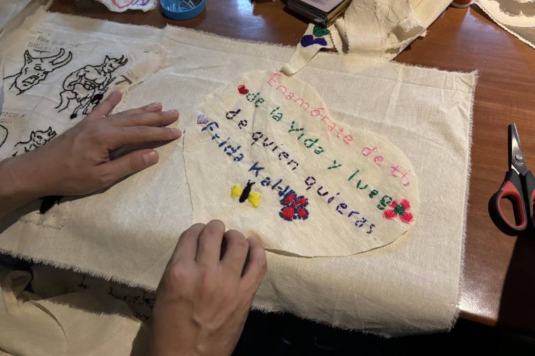 Compartirán mensajes de amor y paz a través de libros textiles