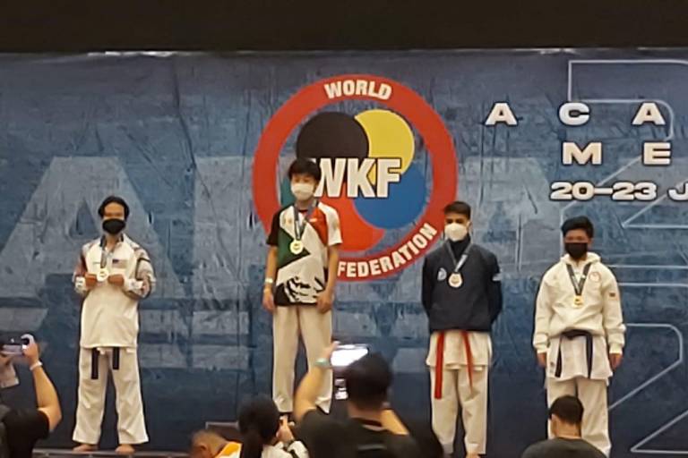 Hayato Yoshii Mizukami se cuelga el oro en la Liga Mundial Juvenil de Karate