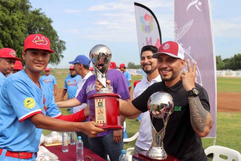 Inauguran y premian en Liga Municipal de Beisbol de Navolato