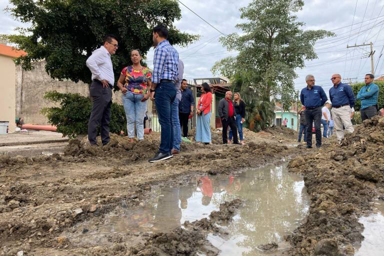 Supervisa Alcalde de Mazatlán avances en rehabilitación de drenaje en Hogar del Pescador