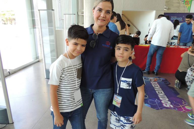 Conviven niños y niñas entre la ciencia y la diversión