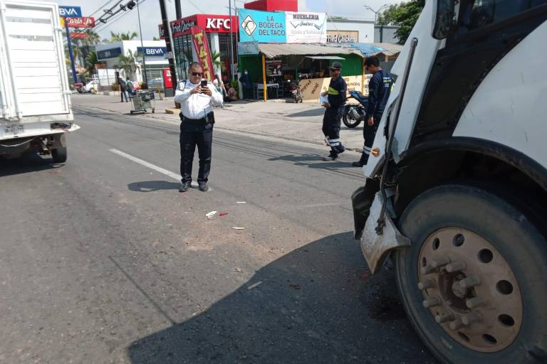 Se registra carambola en la Ejército Mexicano, en Mazatlán
