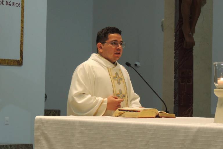 Celebran 50 años de amistad con misa de acción de gracias