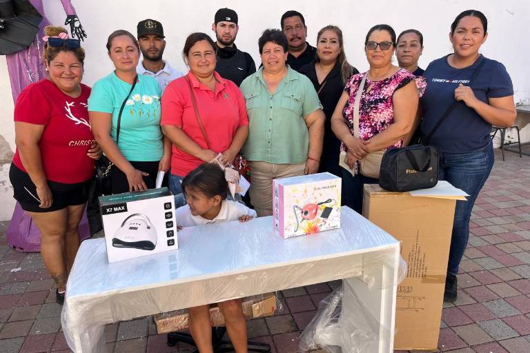 Entregan apoyos a emprendedores, en Rosario