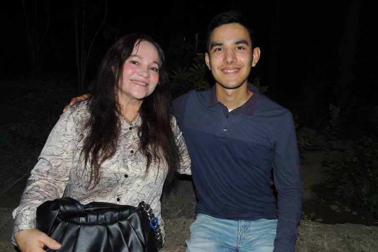 Regalan Julia y Tobías una noche memorable a sinaloenses