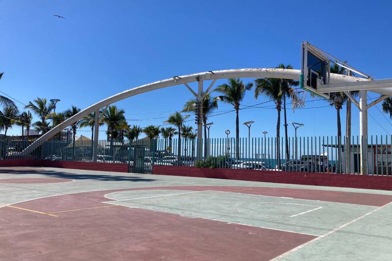 Entregarán en enero la cancha Martiniano Carvajal en Mazatlán