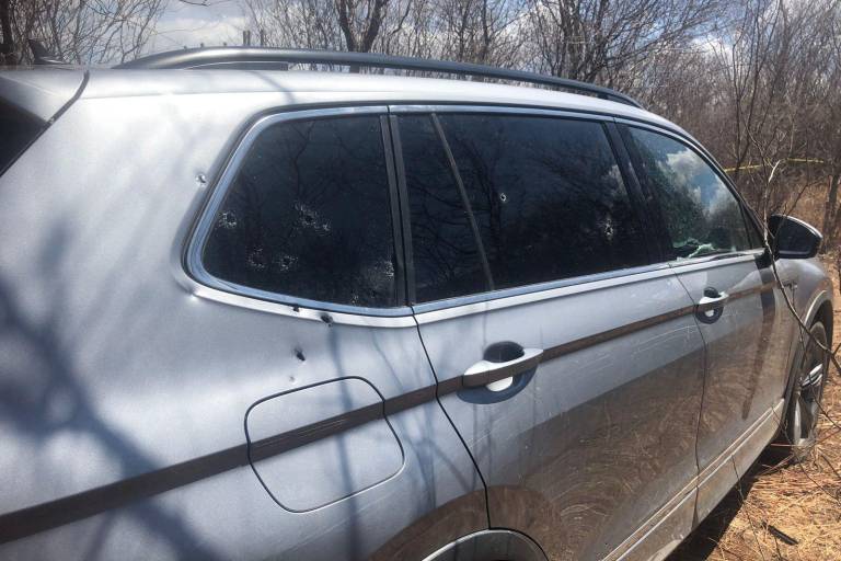 Localizan camioneta robada y con impactos de bala en brecha de Las Cerezas, al norte de Culiacán