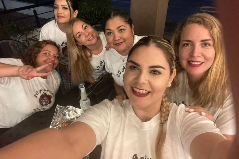 Tienen un ameno reencuentro ex alumnos de la Secundaria Federal Guillermo Prieto