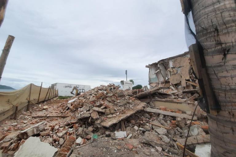 Comienzan a demoler parte de la Casa del Marino en Mazatlán