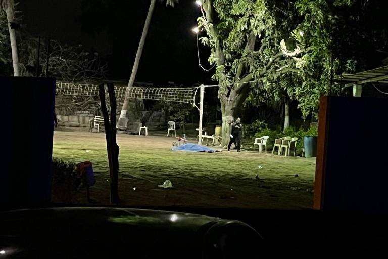 Asesinan a policía estatal y a su hermano en Navolato; una mujer y un menor resultan heridos