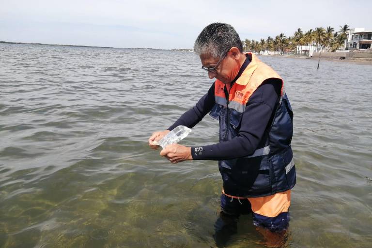 Revisan calidad del agua en playas de Sinaloa previo a Semana Santa