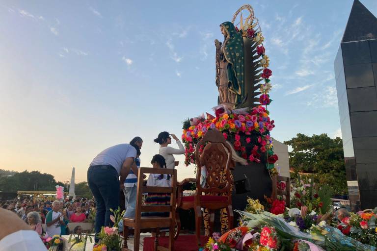Se reúnen feligreses para celebrar misa a la Virgen de la Puntilla