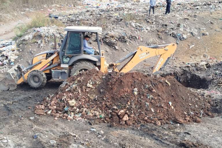 Construyen fosas sépticas en Basurón de Escuinapa