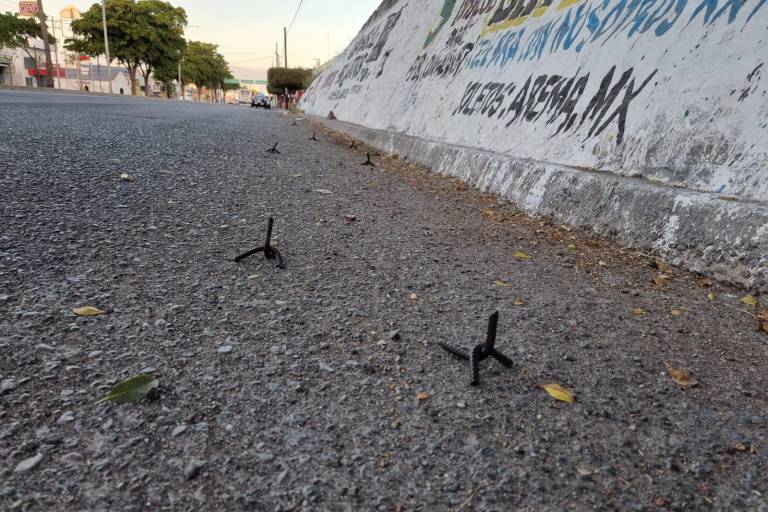 Otra vez, arrojan ponchallantas en Culiacán