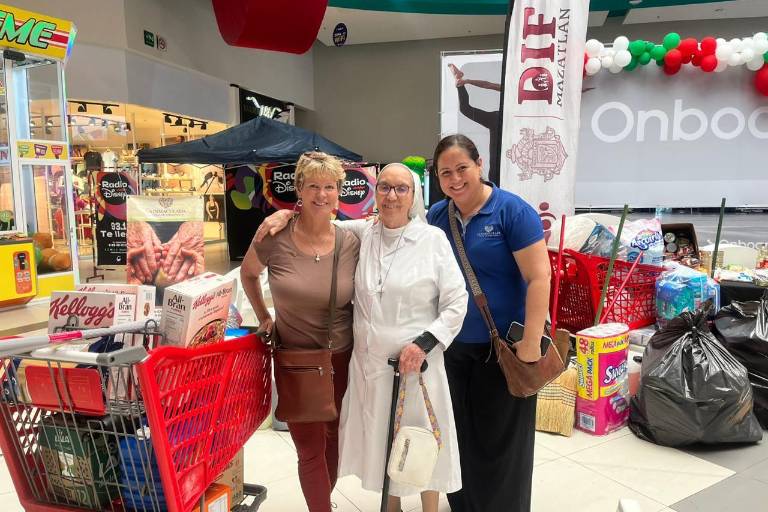 Ayudan mazatlecos al Asilo La Inmaculada