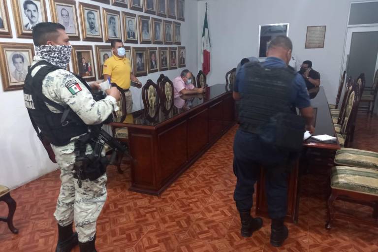 Gobierno de Escuinapa anuncia restricciones para fiestas, playas, cantinas, transporte público y eventos deportivos