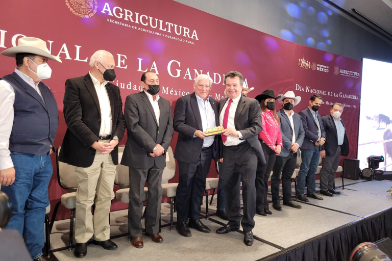SuKarne recibe el reconocimiento ‘Personalidad del Sector Pecuario’ en el Día Nacional de la Ganadería