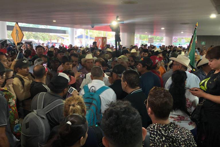 Por bloqueo en el Aeropuerto de Culiacán, piden no acudir a las instalaciones