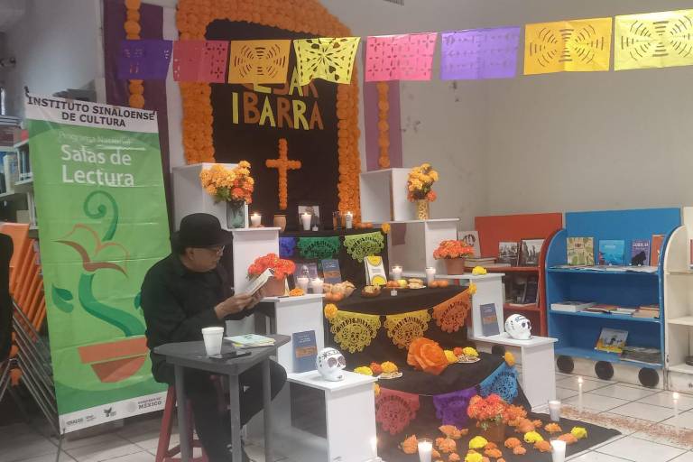 Recuerdan al escritor César Ibarra con un altar de Día de Muertos