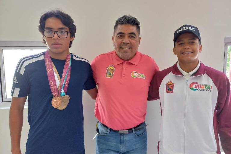 Aarón Ibarra y Luis Urías, medallistas culiacanenses en Nacionales Conade, visitan el Imdec