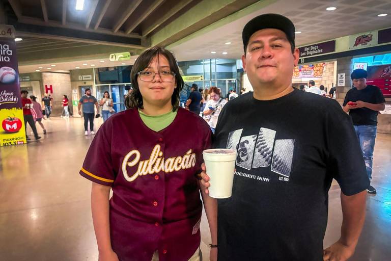 Disfruta la afición guinda de la Serie Catrinas en la casa de Tomateros