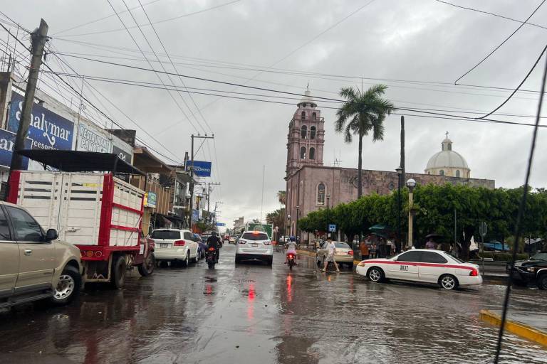 Por lluvias, parte de Escuinapa se queda sin energía eléctrica