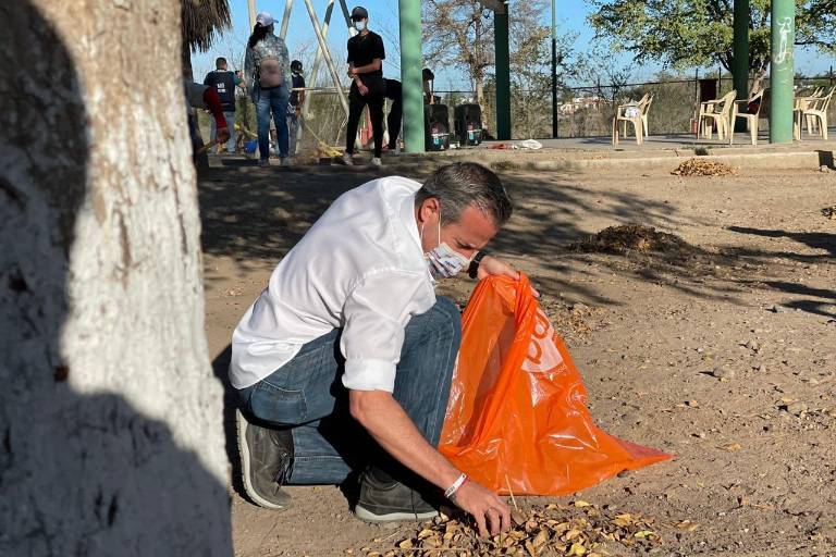 Une limpieza de parque en Culiacán a tres candidatos a la diputación por el Distrito 15; hacen compromiso de seguir con rescate