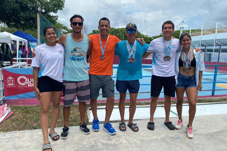 Culminan nadadores mazatlecos el Nacional Máster con 15 medallas