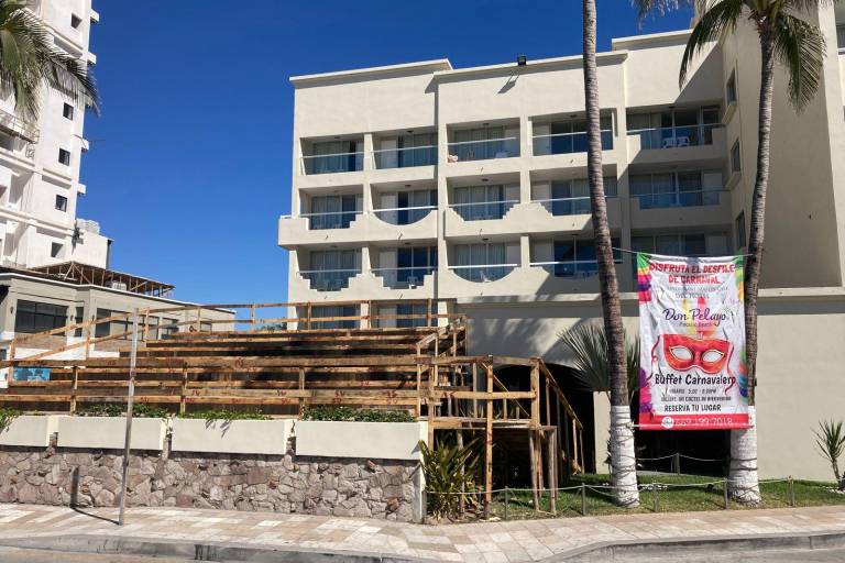 Colocan templetes en la avenida Del Mar para disfrutar los desfiles del Carnaval