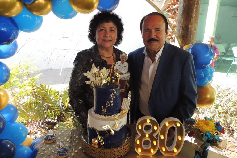 Celebran a Don Pepe Cabrera por sus 80 años de vida