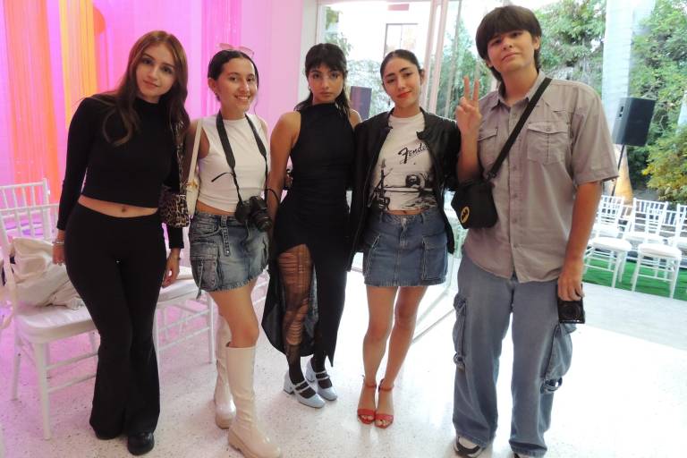 Cautiva Sbro Castil con su pasarela titulada ‘Volver a Florecer’