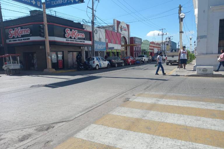 En Escuinapa arrestan a dos que viajaban en moto, uno por no portar casco y el otro por simular que traía una pistola