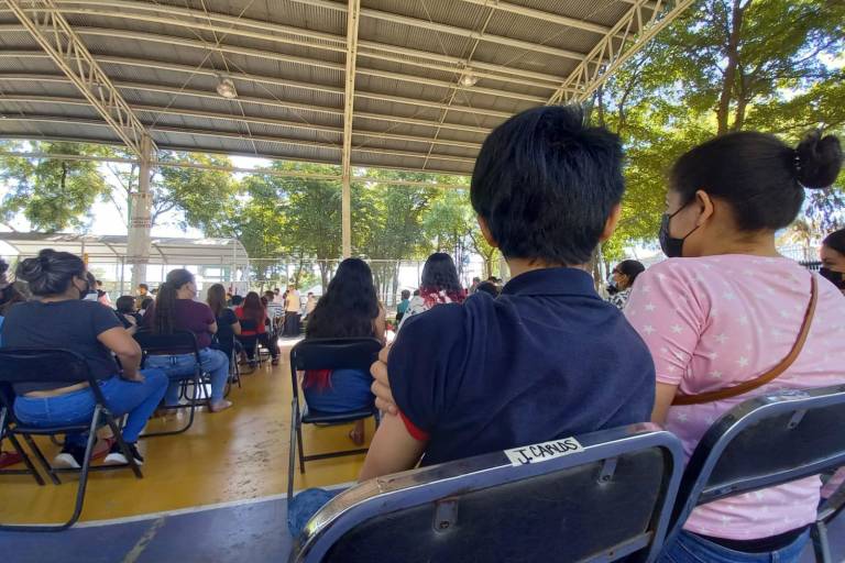 Con poca afluencia, inicia en Culiacán la vacunación contra el Covid para adolescentes de 12 a 14 años