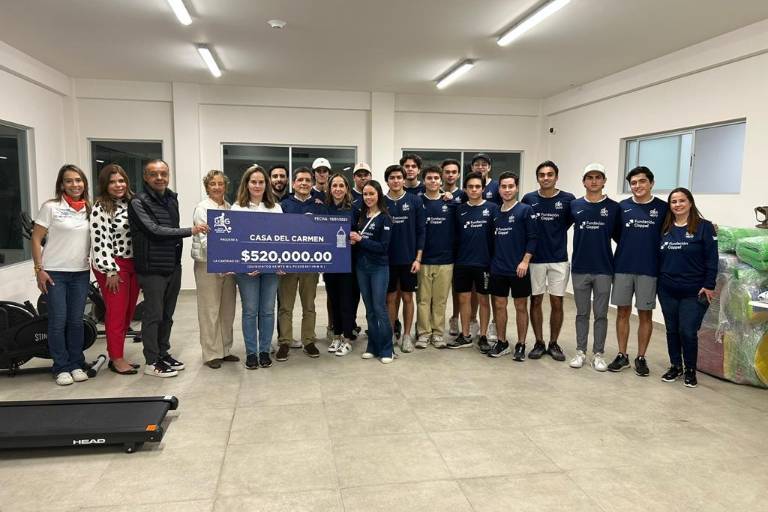 Organizadores de la Copa GSG de futbol entregan donativo a Casa del Carmen