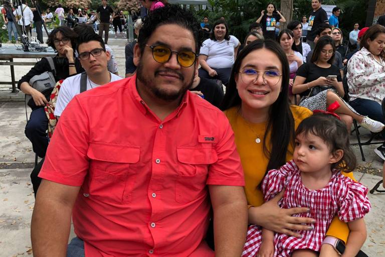 Aplauden jóvenes las propuestas del músico y empresario Sergio Lizárraga