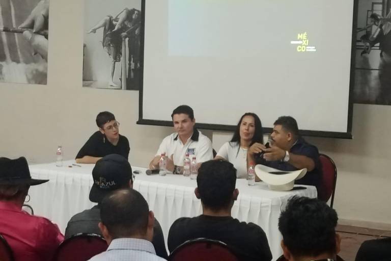 Mantenerse en la industria del entretenimiento requiere pasión, coinciden en Conexión México