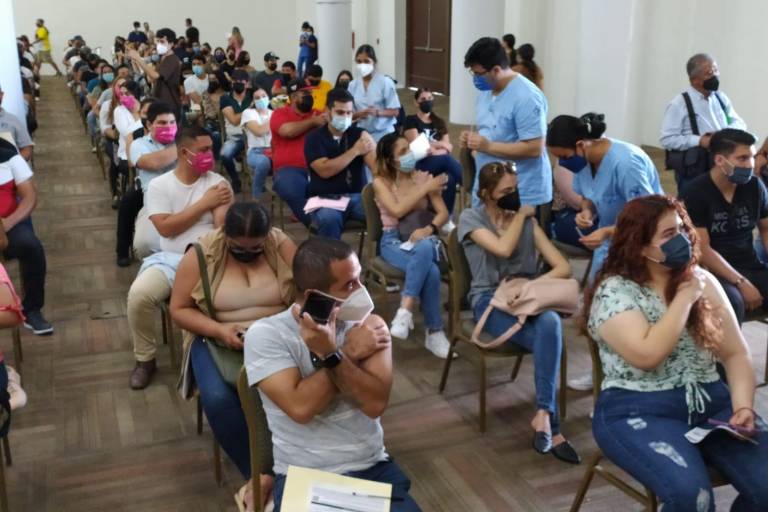 ¿Acabas de superar el Covid-19 y no sabes cuándo vacunarte? Tienes que esperar semanas