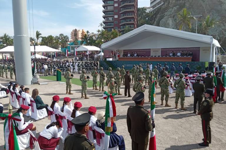 Celebración del Día de la Bandera encabezada por el Presidente de México en Mazatlán