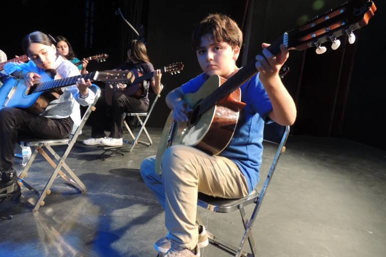 Con un recital, culminan alumnos de guitarra impartido por la SAS