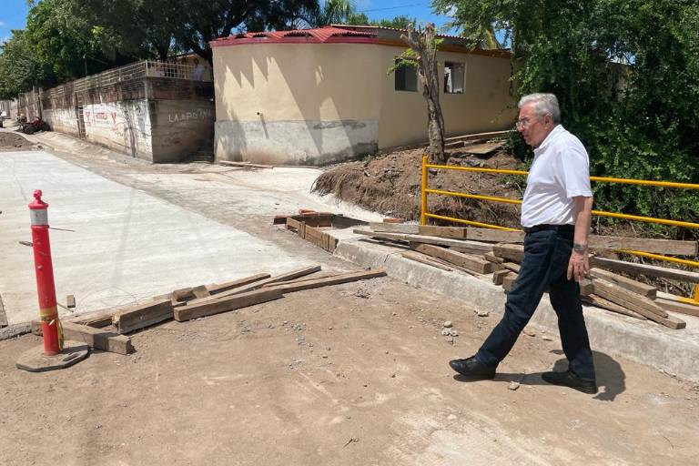 Supervisa Rocha Moya construcción de puente en La Apoma, Badiraguato