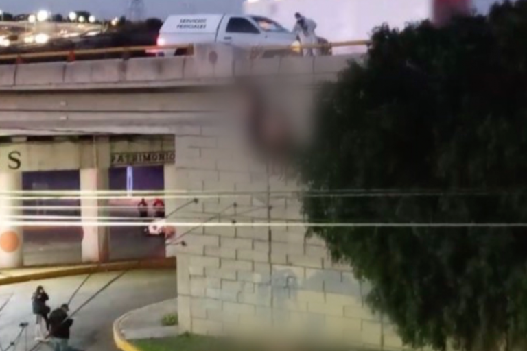 Hallan 4 cuerpos colgados de un puente vehicular en Zacatecas y dos más, tirados a un lado