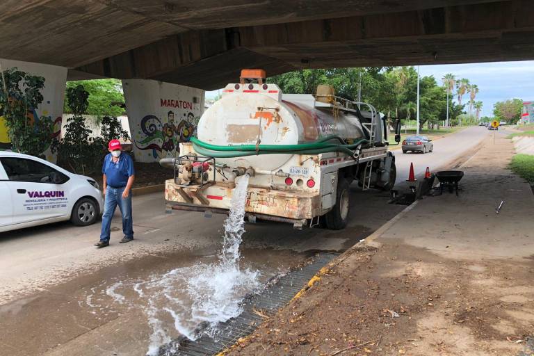 Precipitaciones dejaron mucha basura en Culiacán; se prevé posible formación de ciclón en los próximos días, alerta Protección Civil