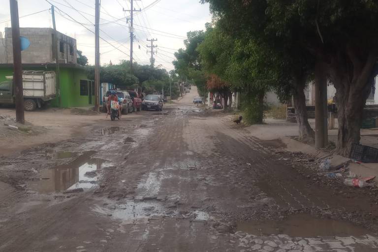 Llega el agua y también las fugas en Escuinapa