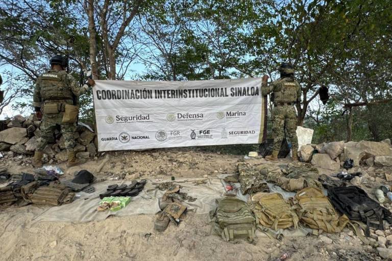 Desmantelan campamento con armas y equipo táctico en la sierra de San Ignacio