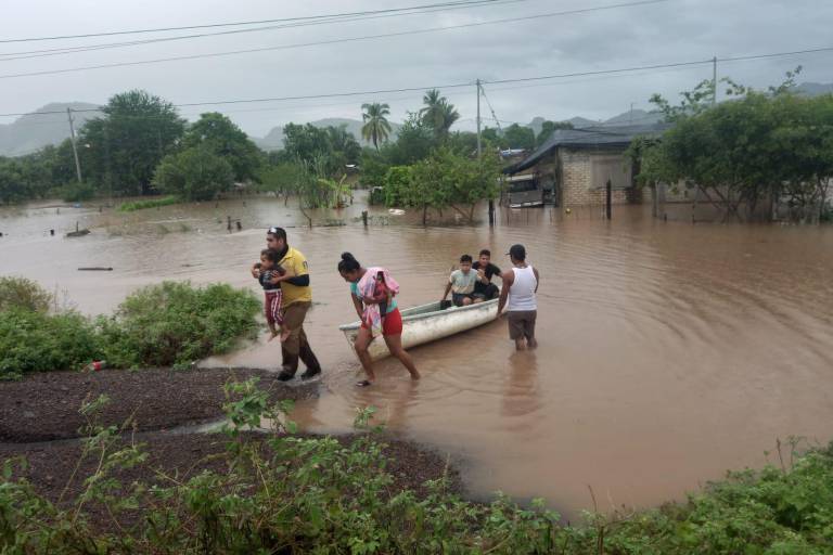 En La Concha transforman lanchas de pesca en vehículos de rescate
