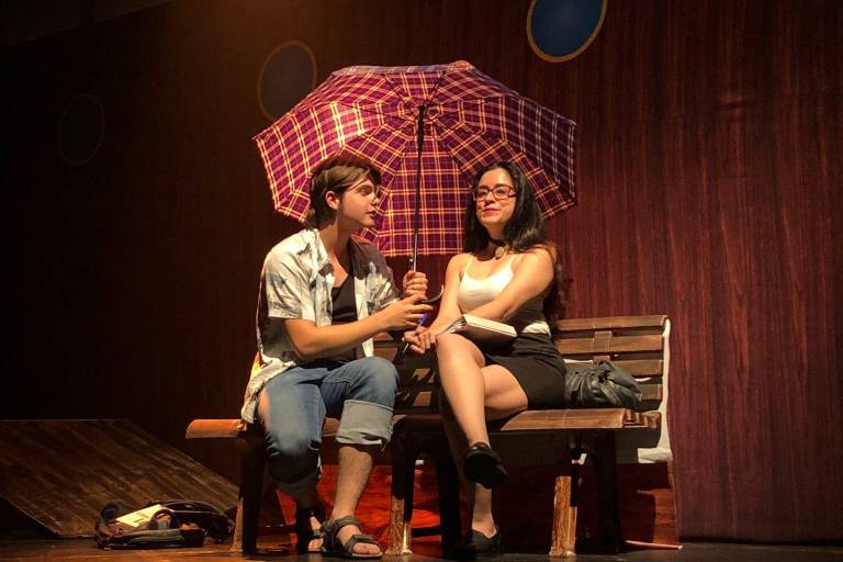 ‘Vuelan’ los negros pájaros del adiós en el Teatro Socorro Astol