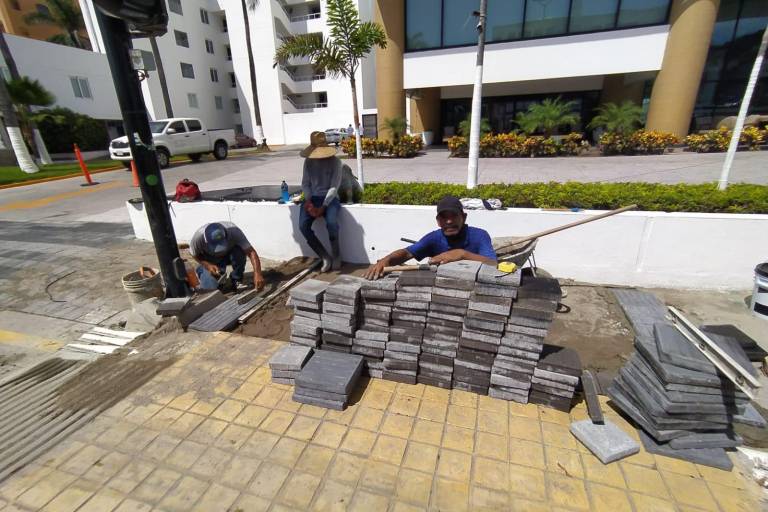 El paso peatonal elevado se hizo sin permiso, sin especificaciones técnicas y sin anuencia de vecinos: Obras Públicas