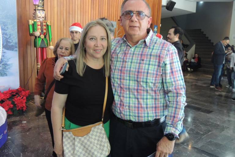 Disfrutan de la Navidad con brillante concierto decembrino